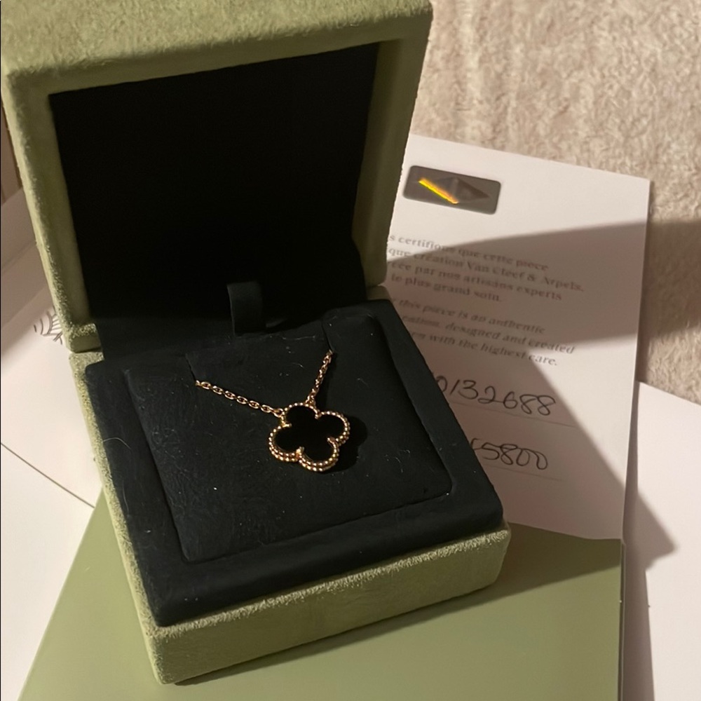 Vca onyx pendant